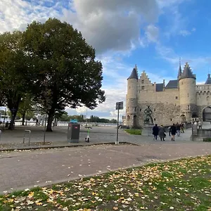 Oneluxstay Centre , Amberes Bélgica