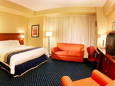 Hotel Courtyard By Marriott San Juan Miramar