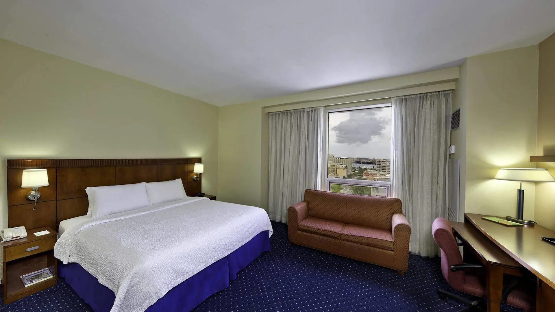 Hotel Courtyard By Marriott San Juan Miramar Puerto Rico